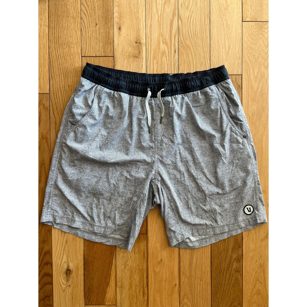 Vuori Men's Kore Short Textured Gray Athletic Activewear 7.5" Inseam Size Large